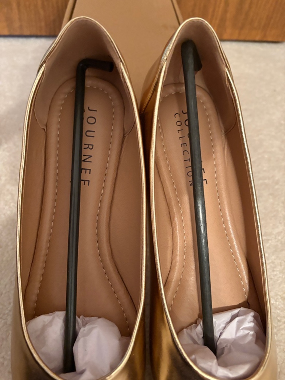 Women's NEW Journee Metallic Gold Ballet Flats Size 81/2 Wide - Picture 8 of 10